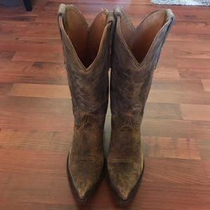 Old Gringo pointed boots.